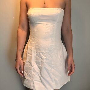 Elegant White Strapless Dress